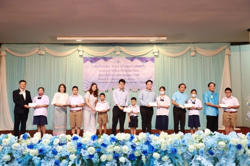 เทศบาลนครแม่สอด เข้าร่วมพิธีมอบทุนการศึกษาให้แก่นักเรียน โดย คุณอัครเดช ตาสะหลี และครอบครัว เนื่องในโอกาสวันแม่แห่งชาติ