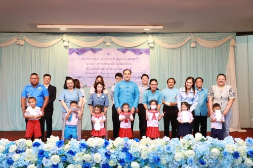 เทศบาลนครแม่สอด เข้าร่วมพิธีมอบทุนการศึกษาให้แก่นักเรียน โดย คุณอัครเดช ตาสะหลี และครอบครัว เนื่องในโอกาสวันแม่แห่งชาติ