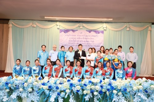 เทศบาลนครแม่สอด เข้าร่วมพิธีมอบทุนการศึกษาให้แก่นักเรียน โดย คุณอัครเดช ตาสะหลี และครอบครัว เนื่องในโอกาสวันแม่แห่งชาติ