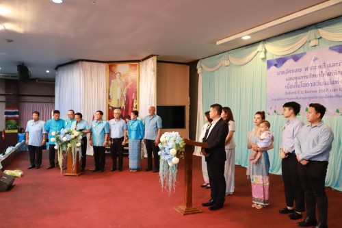 เทศบาลนครแม่สอด เข้าร่วมพิธีมอบทุนการศึกษาให้แก่นักเรียน โดย คุณอัครเดช ตาสะหลี และครอบครัว เนื่องในโอกาสวันแม่แห่งชาติ