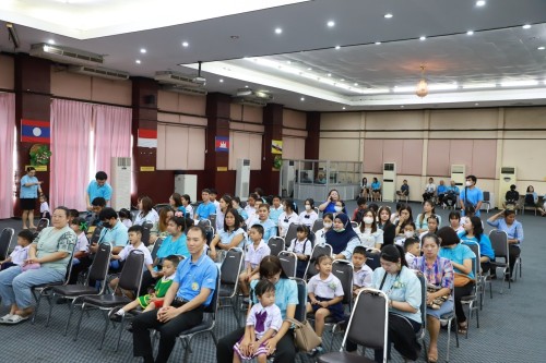เทศบาลนครแม่สอด เข้าร่วมพิธีมอบทุนการศึกษาให้แก่นักเรียน โดย คุณอัครเดช ตาสะหลี และครอบครัว เนื่องในโอกาสวันแม่แห่งชาติ