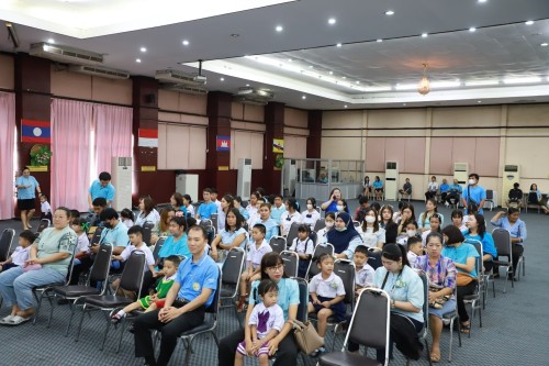 เทศบาลนครแม่สอด เข้าร่วมพิธีมอบทุนการศึกษาให้แก่นักเรียน โดย คุณอัครเดช ตาสะหลี และครอบครัว เนื่องในโอกาสวันแม่แห่งชาติ