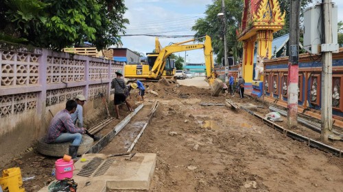ทน.แม่สอด ลงพื้นที่ติดตามความคืบหน้าการก่อสร้าง ถนนมูฮายีลีน และถนนหน้าวัดบุญญาวาส