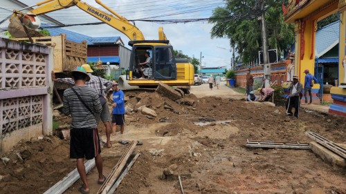 ทน.แม่สอด ลงพื้นที่ติดตามความคืบหน้าการก่อสร้าง ถนนมูฮายีลีน และถนนหน้าวัดบุญญาวาส