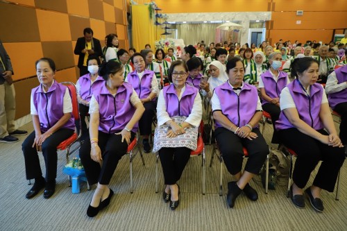ทน.แม่สอด ร่วมพิธีมอบวุฒิบัตรแก่นักศึกษาวิทยาลัยสูงวัย นครแม่สอด ที่ผ่านการฝึกอบรม "โครงการส่งเสริมสุขภาพผู้สูงอายุสร้างจิตสดใส ร่างกายแข็งแรง" รุ่นที่ 2 และโครงการพัฒนาศักยภาพผู้สูงอายุเทศบาลนครแม่สอด ประจำปีงบประมาณ พ.ศ.2567