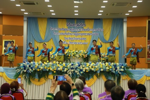 ทน.แม่สอด ร่วมพิธีมอบวุฒิบัตรแก่นักศึกษาวิทยาลัยสูงวัย นครแม่สอด ที่ผ่านการฝึกอบรม "โครงการส่งเสริมสุขภาพผู้สูงอายุสร้างจิตสดใส ร่างกายแข็งแรง" รุ่นที่ 2 และโครงการพัฒนาศักยภาพผู้สูงอายุเทศบาลนครแม่สอด ประจำปีงบประมาณ พ.ศ.2567
