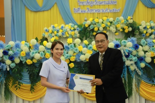 ทน.แม่สอด ร่วมพิธีมอบวุฒิบัตรแก่นักศึกษาวิทยาลัยสูงวัย นครแม่สอด ที่ผ่านการฝึกอบรม "โครงการส่งเสริมสุขภาพผู้สูงอายุสร้างจิตสดใส ร่างกายแข็งแรง" รุ่นที่ 2 และโครงการพัฒนาศักยภาพผู้สูงอายุเทศบาลนครแม่สอด ประจำปีงบประมาณ พ.ศ.2567