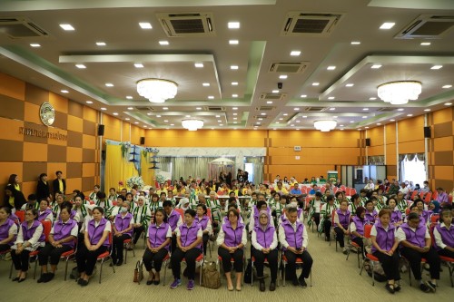 ทน.แม่สอด ร่วมพิธีมอบวุฒิบัตรแก่นักศึกษาวิทยาลัยสูงวัย นครแม่สอด ที่ผ่านการฝึกอบรม "โครงการส่งเสริมสุขภาพผู้สูงอายุสร้างจิตสดใส ร่างกายแข็งแรง" รุ่นที่ 2 และโครงการพัฒนาศักยภาพผู้สูงอายุเทศบาลนครแม่สอด ประจำปีงบประมาณ พ.ศ.2567