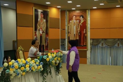 ทน.แม่สอด ร่วมพิธีมอบวุฒิบัตรแก่นักศึกษาวิทยาลัยสูงวัย นครแม่สอด ที่ผ่านการฝึกอบรม "โครงการส่งเสริมสุขภาพผู้สูงอายุสร้างจิตสดใส ร่างกายแข็งแรง" รุ่นที่ 2 และโครงการพัฒนาศักยภาพผู้สูงอายุเทศบาลนครแม่สอด ประจำปีงบประมาณ พ.ศ.2567