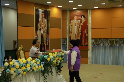 ทน.แม่สอด ร่วมพิธีมอบวุฒิบัตรแก่นักศึกษาวิทยาลัยสูงวัย นครแม่สอด ที่ผ่านการฝึกอบรม "โครงการส่งเสริมสุขภาพผู้สูงอายุสร้างจิตสดใส ร่างกายแข็งแรง" รุ่นที่ 2 และโครงการพัฒนาศักยภาพผู้สูงอายุเทศบาลนครแม่สอด ประจำปีงบประมาณ พ.ศ.2567