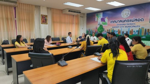 ทน.แม่สอด ร่วมต้อนรับคณะจากมูลนิธิลิฟวิงเชิร์ชออฟก็อด และร่วมหารือการริเริ่มโครงการส่งเสริมวิชาภาษาอังกฤษแก่โรงเรียน ในสังกัดเทศบาลนครแม่สอด