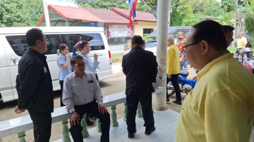 เทศบาลนครแม่สอด ลงพื้นที่มอบถุงยังชีพให้แก่ผู้ประสบภัยน้ำท่วม ในเขตพื้นที่เทศบาลนครแม่สอด