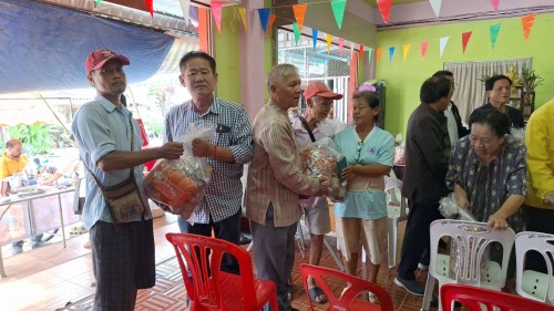 เทศบาลนครแม่สอด ลงพื้นที่มอบถุงยังชีพให้แก่ผู้ประสบภัยน้ำท่วม ในเขตพื้นที่เทศบาลนครแม่สอด