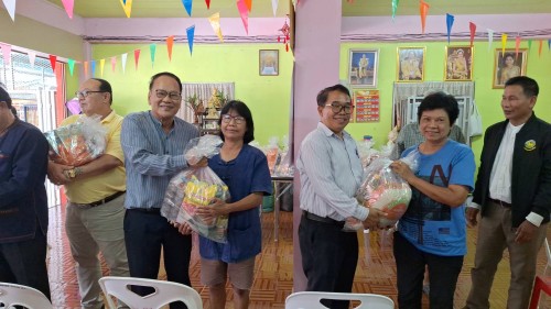 เทศบาลนครแม่สอด ลงพื้นที่มอบถุงยังชีพให้แก่ผู้ประสบภัยน้ำท่วม ในเขตพื้นที่เทศบาลนครแม่สอด