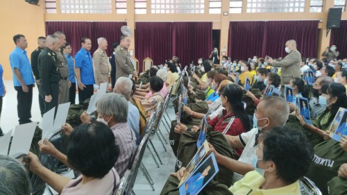 ทน.แม่สอด ร่วมให้การต้อนรับ พลเอก กัมปนาท  รุดดิษฐ์ องคมนตรี ลงพื้นที่เชิญสิ่งของพระราชทานมอบแก่ประชาชนผู้ประสบอุทกภัย