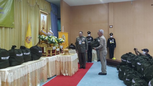 ทน.แม่สอด ร่วมให้การต้อนรับ พลเอก กัมปนาท  รุดดิษฐ์ องคมนตรี ลงพื้นที่เชิญสิ่งของพระราชทานมอบแก่ประชาชนผู้ประสบอุทกภัย