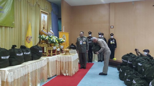 ทน.แม่สอด ร่วมให้การต้อนรับ พลเอก กัมปนาท  รุดดิษฐ์ องคมนตรี ลงพื้นที่เชิญสิ่งของพระราชทานมอบแก่ประชาชนผู้ประสบอุทกภัย