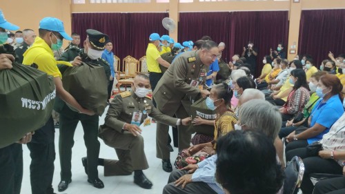 ทน.แม่สอด ร่วมให้การต้อนรับ พลเอก กัมปนาท  รุดดิษฐ์ องคมนตรี ลงพื้นที่เชิญสิ่งของพระราชทานมอบแก่ประชาชนผู้ประสบอุทกภัย