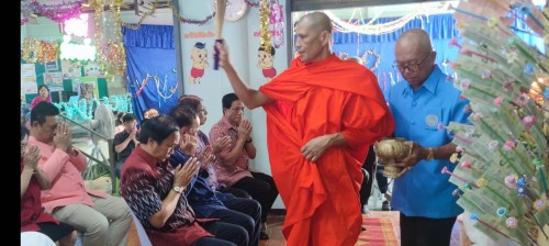 เทศบาลนครแม่สอด ร่วมพิธีทำบุญทอดผ้าป่าสามัคคี ชุมชนอินทรคีรี 1