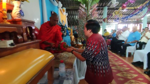 เทศบาลนครแม่สอด ร่วมพิธีทำบุญทอดผ้าป่าสามัคคี ชุมชนอินทรคีรี 1