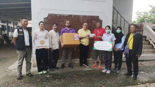 เทศบาลนครแม่สอด ลงพื้นที่มอบสิ่งของอุปโภคบริโภคให้แก่ผู้สูงอายุ ผู้ป่วยติดเตียง และผู้ยากไร้ 