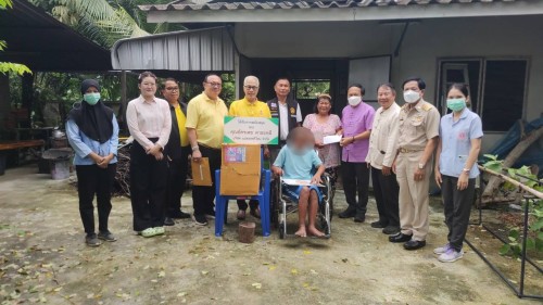 เทศบาลนครแม่สอด ลงพื้นที่มอบสิ่งของอุปโภคบริโภคให้แก่ผู้สูงอายุ ผู้ป่วยติดเตียง และผู้ยากไร้ 