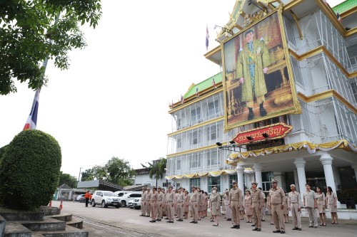 เทศบาลนครแม่สอด จัดกิจกรรมเคารพธงชาติ เนื่องใน วันพระราชทานธงชาติไทย