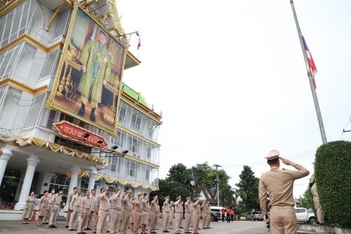 เทศบาลนครแม่สอด จัดกิจกรรมเคารพธงชาติ เนื่องใน วันพระราชทานธงชาติไทย