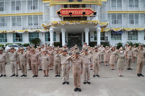 เทศบาลนครแม่สอด จัดกิจกรรมเคารพธงชาติ เนื่องใน วันพระราชทานธงชาติไทย