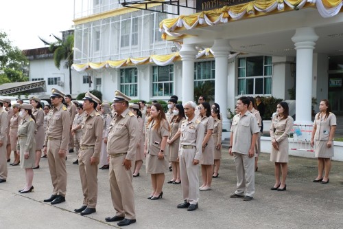 เทศบาลนครแม่สอด จัดกิจกรรมเคารพธงชาติ เนื่องใน วันพระราชทานธงชาติไทย