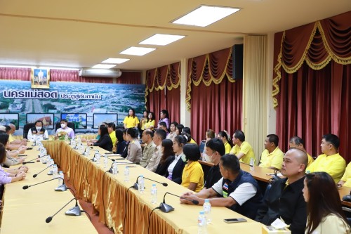 ทน.แม่สอด ร่วมให้การต้อนรับ ข้าราชการโอน (ย้าย) มาดำรงตำแหน่งประจำสำนักงานเทศบาลนครแม่สอด