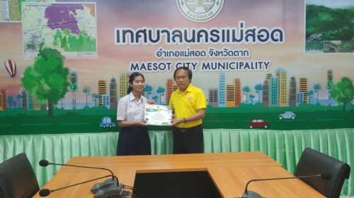 ทน.แม่สอด มอบใบประกาศเกียรติบัตร ให้แก่ผู้ผ่านการฝึกประสบการณ์ ด้านการแพทย์และสาธารณสุข คลินิกชุมชนอบอุ่นเทศบาลนครแม่สอด