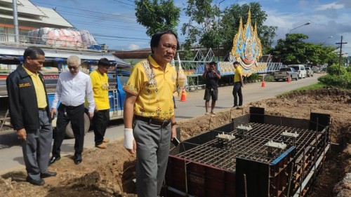 ทน.แม่สอด ลงพื้นที่ติดตามความเรียบร้อย การก่อสร้างซุ้มเฉลิมพระเกียรติพระบาทสมเด็จพระเจ้าอยู่หัว
