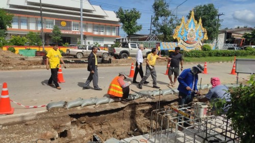 ทน.แม่สอด ลงพื้นที่ติดตามความเรียบร้อย การก่อสร้างซุ้มเฉลิมพระเกียรติพระบาทสมเด็จพระเจ้าอยู่หัว