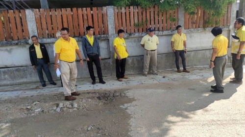 ทน.แม่สอด ลงพื้นที่ติดตามความคืบหน้าการก่อสร้างถนนและรางระบายน้ำ ชุมชนร่วมแรง