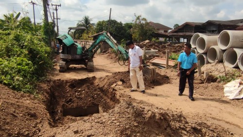 ทน.แม่สอด ลงพื้นที่ติดตามความคืบหน้าโครงการก่อสร้างวางท่อระบายน้ำและโครงการก่อสร้างถนนคอนกรีตเสริมเหล็ก