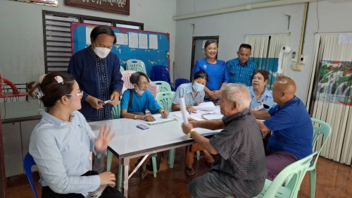 เทศบาลนครแม่สอด ลงพื้นที่มอบเบี้ยยังชีพให้แก่ผู้สูงอายุและผู้พิการ ประจำเดือน พฤศจิกายน 2567