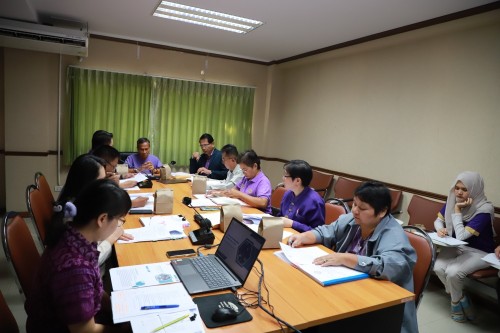 เทศบาลนครแม่สอด จัดการประชุมคณะกรรมการติดตามและประเมินผลแผนพัฒนาเทศบาลนครแม่สอด เพื่อดำเนินการติดตามและประเมินผลแผนพัฒนา ประจำปีงบประมาณ พ.ศ.2567 (ระหว่างเดือน ตุลาคม พ.ศ.2566 ถึง กันยายน พ.ศ.2567)