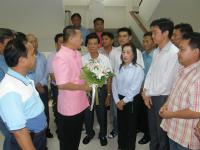 19/08/54 คณะผู้บริหาร สมาชิกเทศบาล เจ้าหน้าที่ พนักงาน และประธานชุมชน20 ชุมชน รวมทั้งประชาชนทั่วไปร่วมอวยพรวันคล้ายวันเกิดนายกฝอ