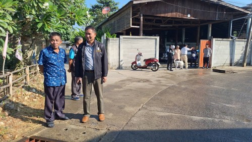 เทศบาลนครแม่สอด ลงพื้นที่ดำเนินการฉีดล้างทำความสะอาดท่อระบายน้ำชุมชนร่วมใจ