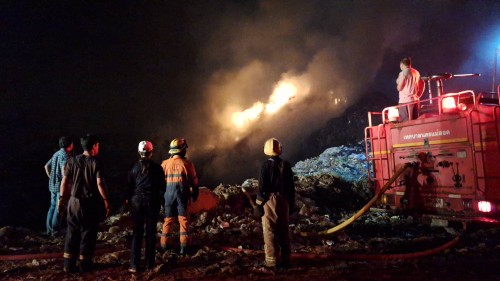 เทศบาลนครแม่สอด ลงพื้นที่ระงับเหตุเพลิงไหม้ บ่อขยะเทศบาลนครแม่สอด