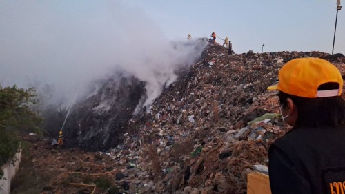 เทศบาลนครแม่สอด ลงพื้นที่ระงับเหตุเพลิงไหม้ บ่อขยะเทศบาลนครแม่สอด