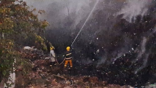 เทศบาลนครแม่สอด ลงพื้นที่ระงับเหตุเพลิงไหม้ บ่อขยะเทศบาลนครแม่สอด