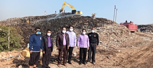 ทน.แม่สอด ลงพื้นที่ติดตามสถานการณ์ในการควบคุมและระงับเหตุเพลิงไหม้ บ่อขยะเทศบาลนครแม่สอด