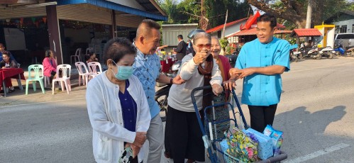 เทศบาลนครแม่สอด ลงพื้นที่มอบเบี้ยยังชีพให้แก่ผู้สูงอายุและผู้พิการ ประจำเดือน มกราคม 2568