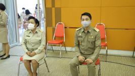 ทน.แม่สอดมอบเงินช่วยเหลือผู้ประสบสภาวะยากลำบากจากสถานการณ์โควิด-19 