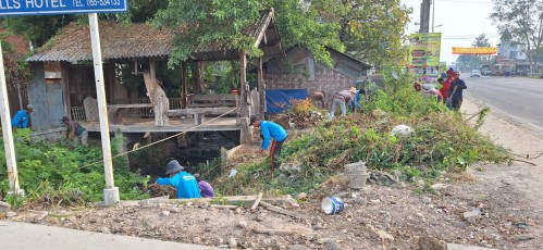 เทศบาลนครแม่สอด ลงพื้นที่บูรณะลำเหมืองสาธารณะลำห้วยแม่สอด