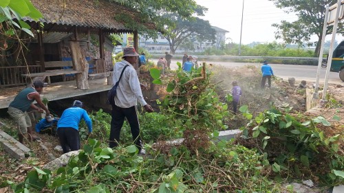 เทศบาลนครแม่สอด ลงพื้นที่บูรณะลำเหมืองสาธารณะลำห้วยแม่สอด