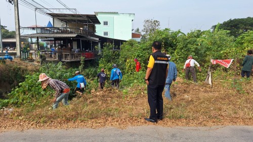 เทศบาลนครแม่สอด ลงพื้นที่บูรณะลำเหมืองสาธารณะลำห้วยแม่สอด