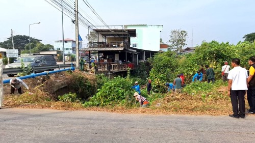 เทศบาลนครแม่สอด ลงพื้นที่บูรณะลำเหมืองสาธารณะลำห้วยแม่สอด